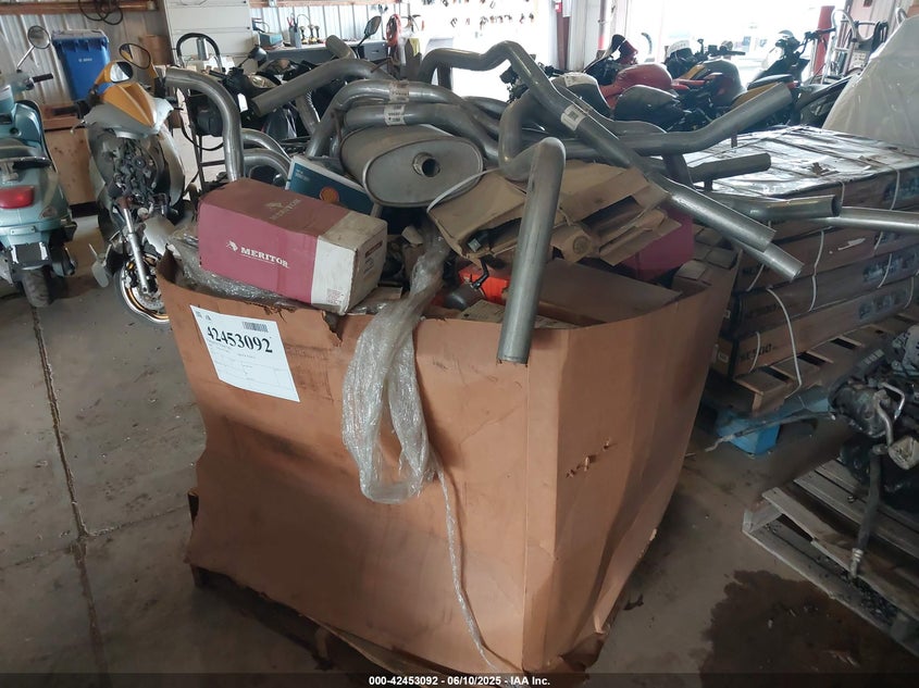 2000 1 PALLET MIXED NEW CAR & TRUCK PARTS  