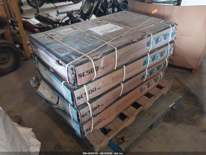 2000 PALLET OF 4 HITCH MOUNT SCOOTER CARRIERS  