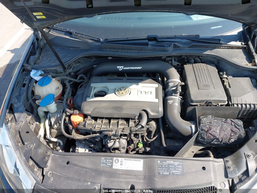 2011 VOLKSWAGEN GTI VIN: WVWHV7AJ1BW067579