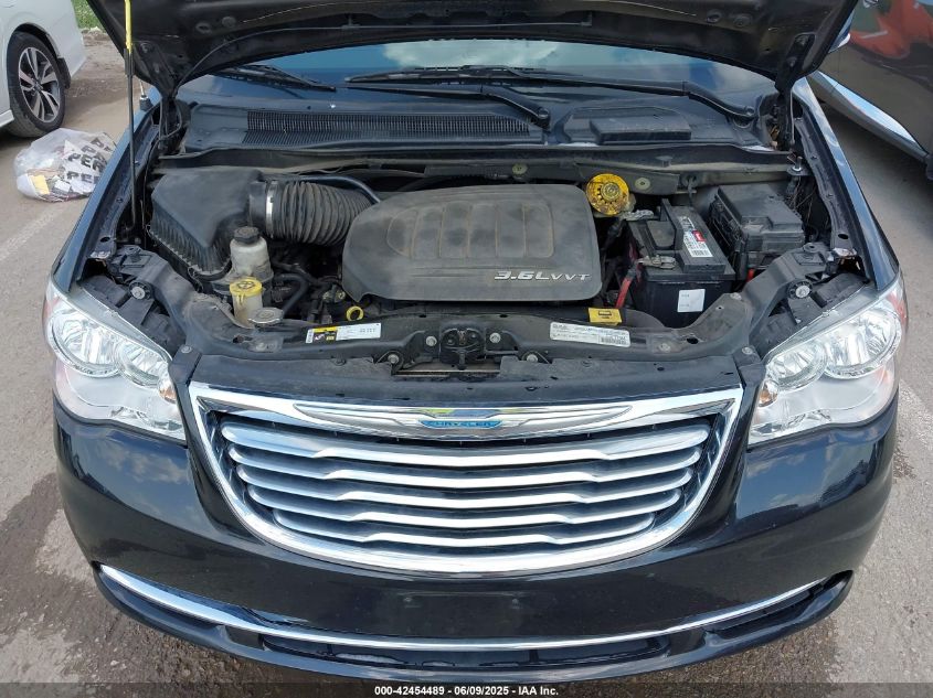 2015 Chrysler Town & Country Touring-L VIN: 2C4RC1CG8FR697445 Lot: 42454489