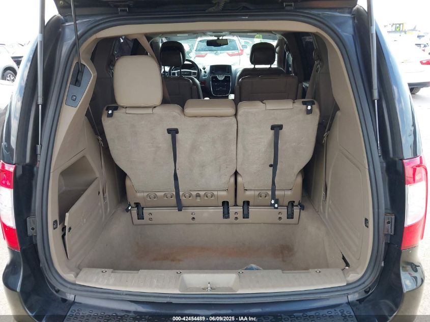 2015 Chrysler Town & Country Touring-L VIN: 2C4RC1CG8FR697445 Lot: 42454489