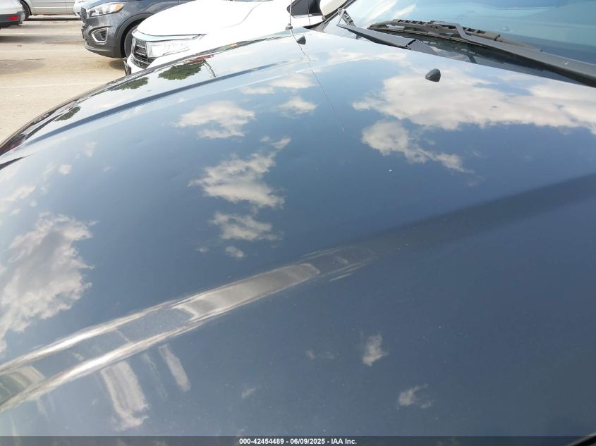 2015 Chrysler Town & Country Touring-L VIN: 2C4RC1CG8FR697445 Lot: 42454489