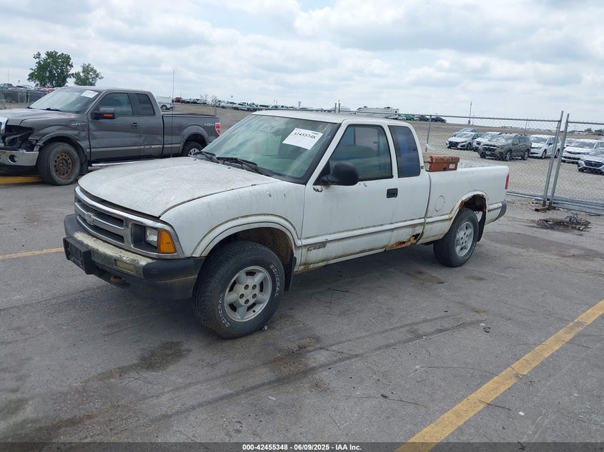 1995 Chevrolet S Truck S10 white pickup gasoline 1GCDT19WXS8129972 photo #3