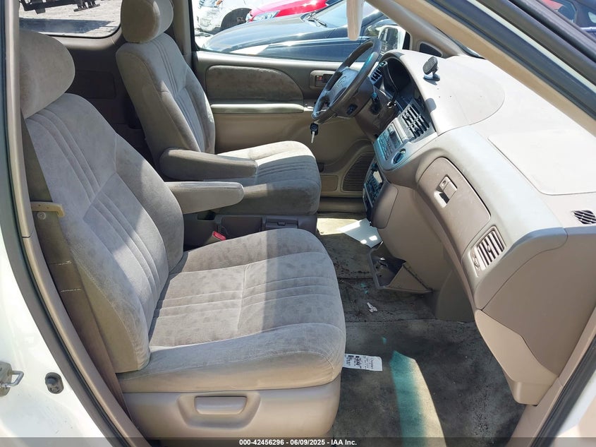 4T3ZF13CX1U329173 2001 TOYOTA SIENNA photo no. 5