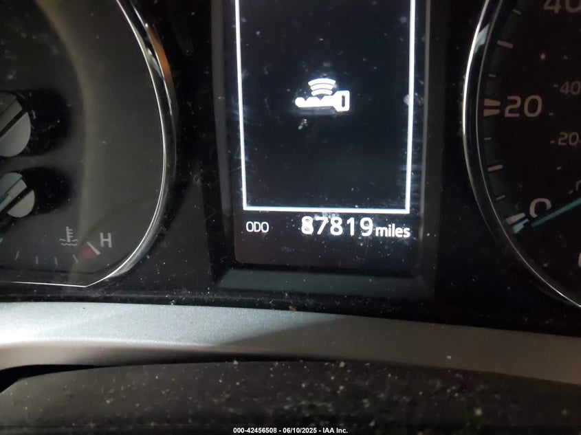 2017 TOYOTA RAV4 HYBRID XLE - JTMRJREV0HD150918