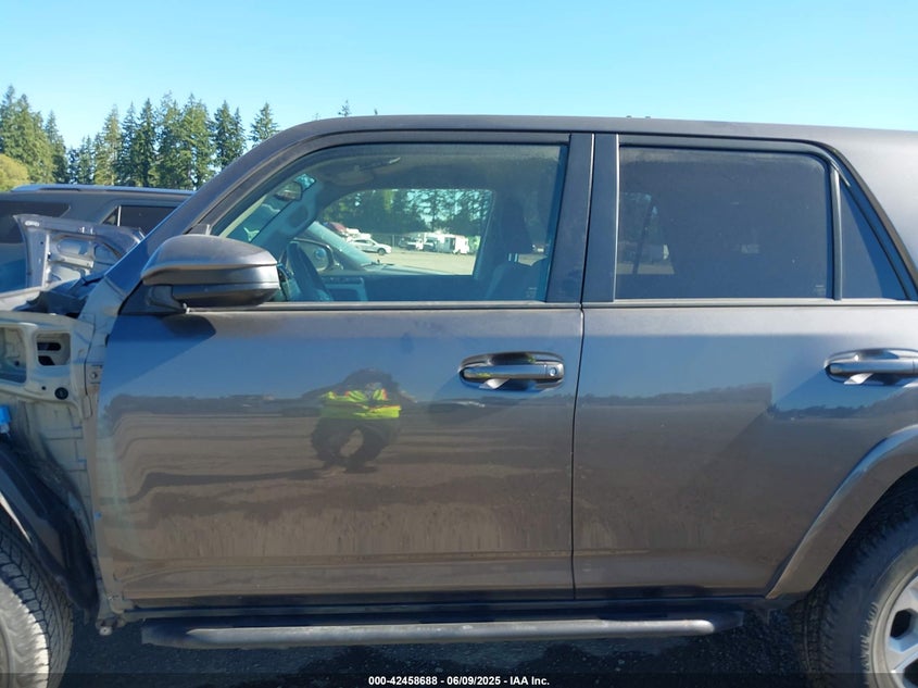 2022 TOYOTA 4RUNNER SR5 - JTEMU5JR1N5980862