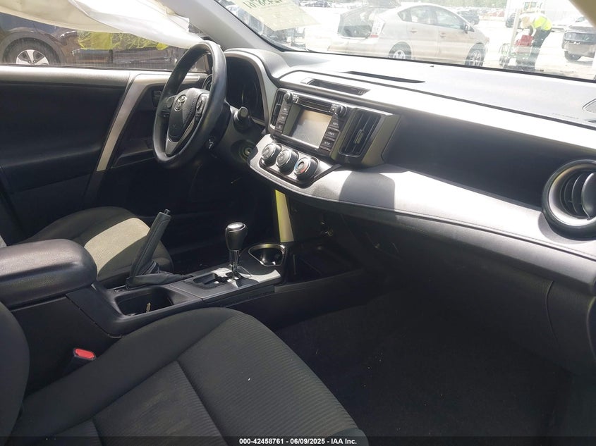 VIN JTMZFREV1JJ736567 2018 TOYOTA RAV4 LE