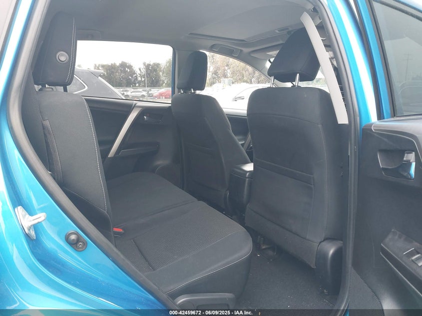 2016 TOYOTA RAV4 XLE - JTMWFREV8GD087120