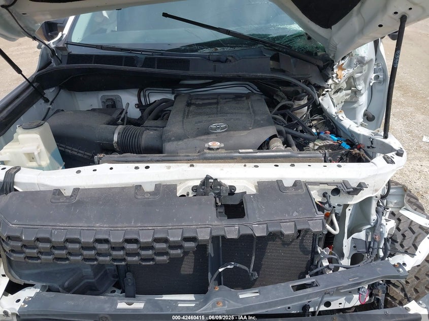 2019 TOYOTA TUNDRA SR5 5.7L V8 - 5TFUW5F14KX827331