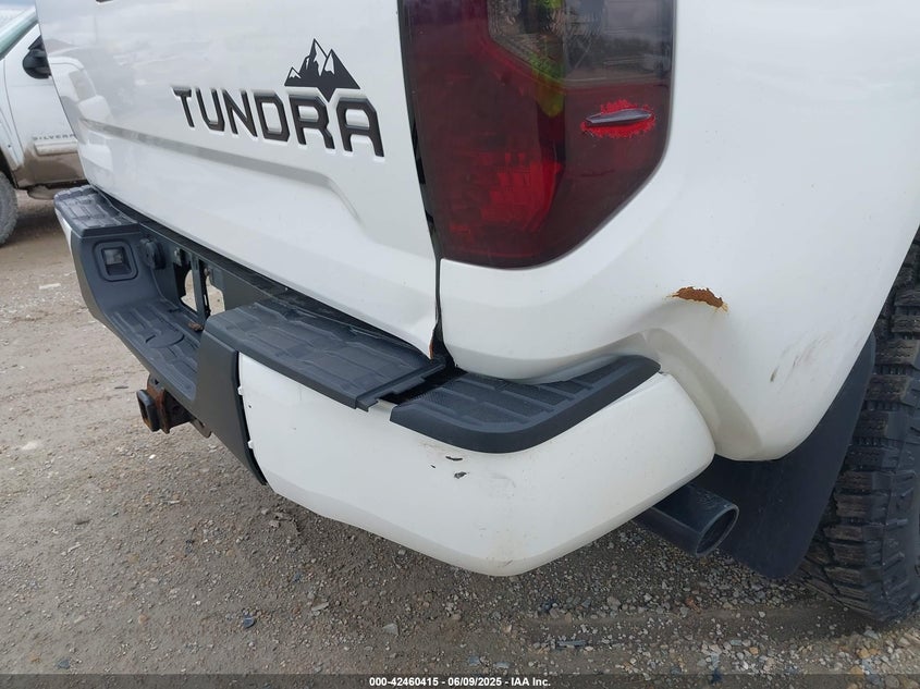 2019 TOYOTA TUNDRA SR5 5.7L V8 - 5TFUW5F14KX827331