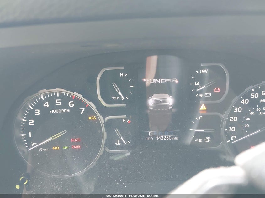 2019 TOYOTA TUNDRA SR5 5.7L V8 - 5TFUW5F14KX827331