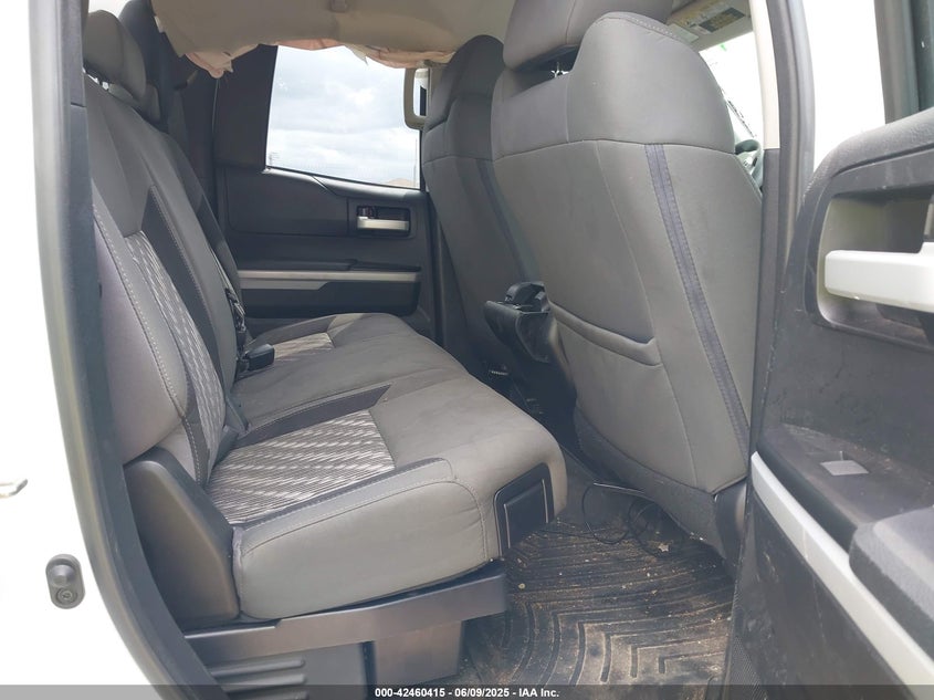 2019 TOYOTA TUNDRA SR5 5.7L V8 - 5TFUW5F14KX827331