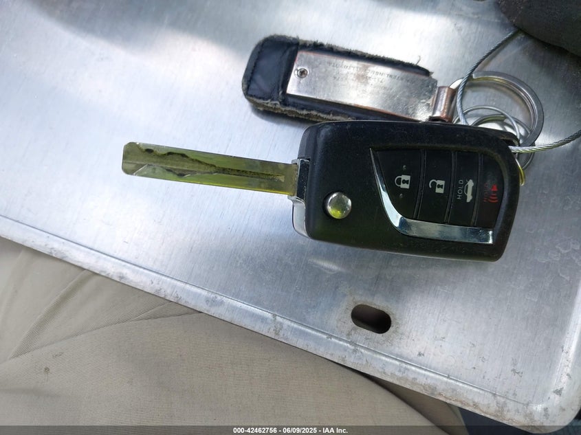 2019 TOYOTA CAMRY LE - 4T1B11HK7KU262509