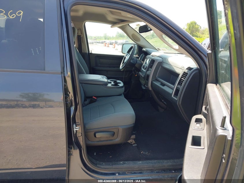 2019 RAM 1500 CLASSIC VIN: 1C6RR7FG4KS624571