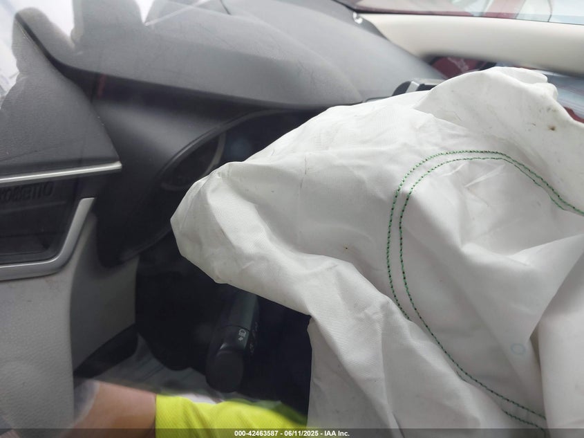 2021 TOYOTA COROLLA LE - JTDEPMAE5MJ141682