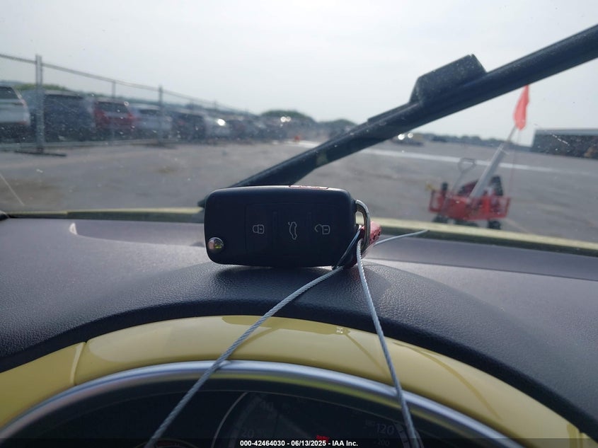 2013 VOLKSWAGEN BEETLE 2.5L - 3VWHX7AT0DM603661