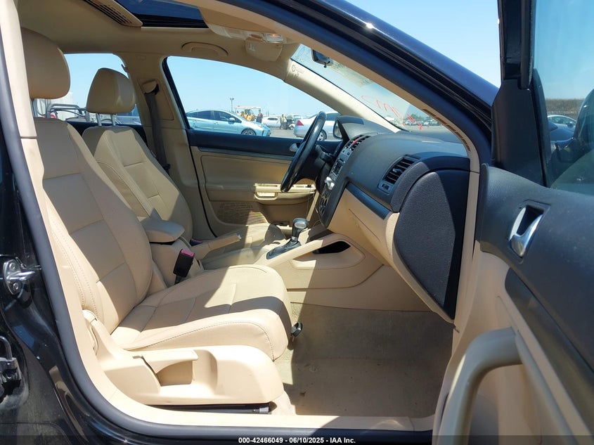 2008 VOLKSWAGEN JETTA VIN: 3VWRZ71K58M122283