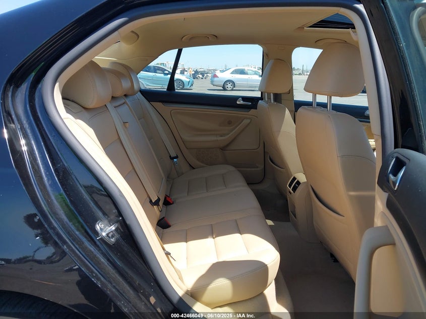 2008 VOLKSWAGEN JETTA VIN: 3VWRZ71K58M122283