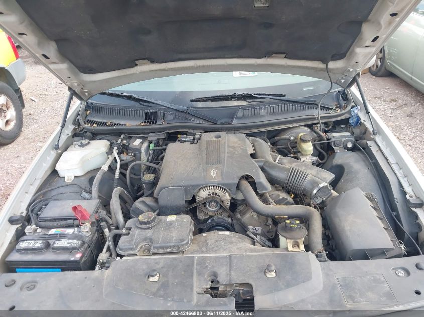 2004 Lincoln Town Car Signature VIN: 1LNHM81W94Y608000 Lot: 42466803