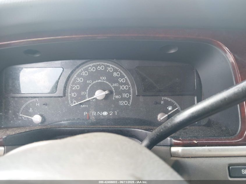 2004 Lincoln Town Car Signature VIN: 1LNHM81W94Y608000 Lot: 42466803