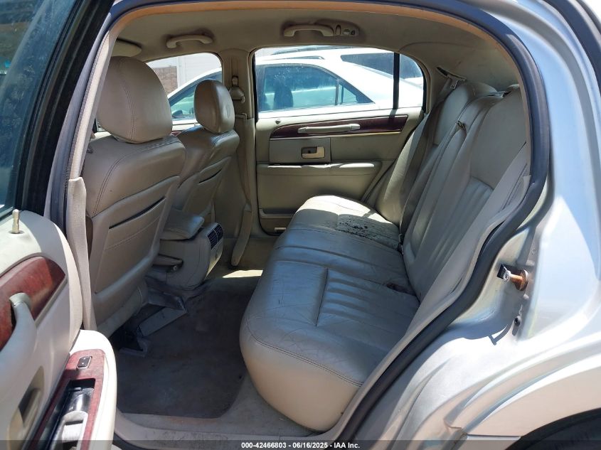 2004 Lincoln Town Car Signature VIN: 1LNHM81W94Y608000 Lot: 42466803