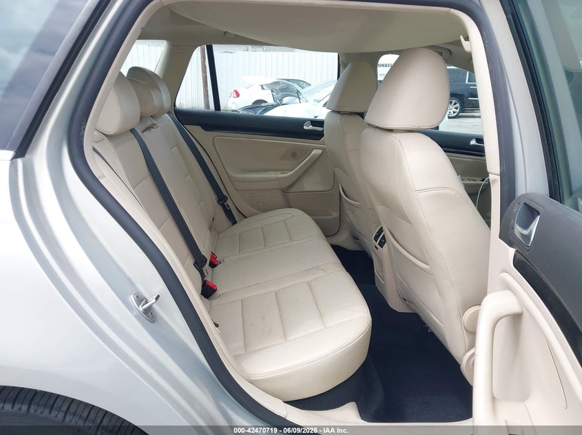 2011 VOLKSWAGEN JETTA SPORTWAGEN VIN: 3VWPZ7AJ2BM722636