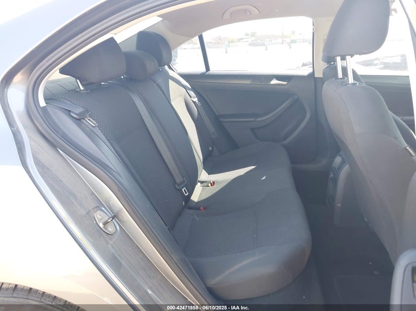 2014 VOLKSWAGEN JETTA 2.0L S - 3VW2K7AJXEM256425