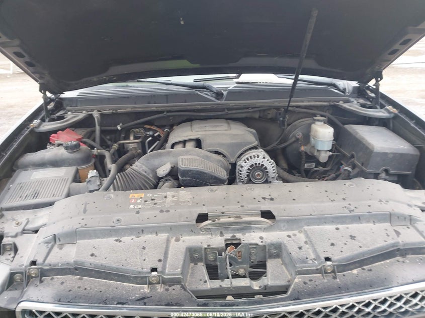 2011 CHEVROLET SUBURBAN 1500 VIN: 1GNSCKE02BR370652