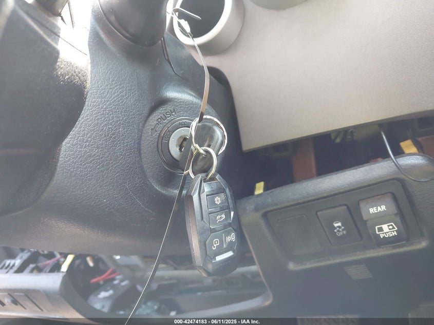 2010 TOYOTA TUNDRA VIN: 5TFUY5F1XAX143098