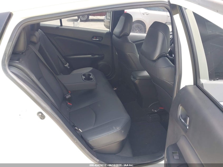 VIN JTDKAMFU9M3136865 2021 TOYOTA PRIUS XLE