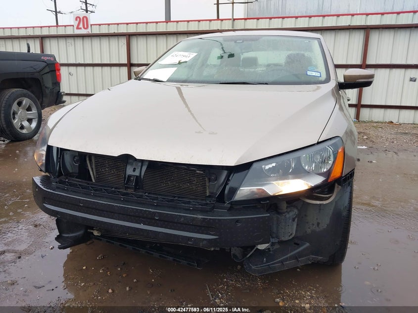 2015 VOLKSWAGEN PASSAT VIN: 1VWBV7A30FC019082