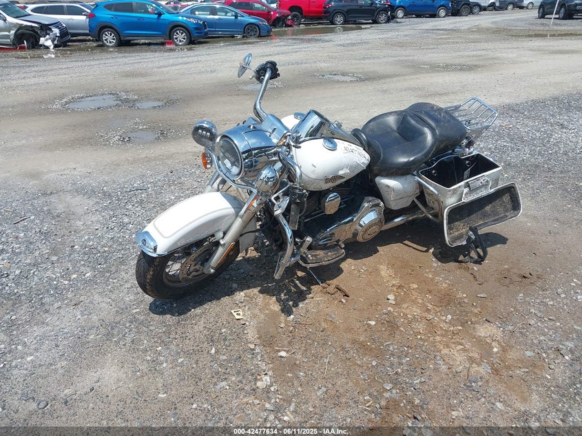 2012 HARLEY-DAVIDSON FLHRC ROAD KING CLASSIC - 1HD1FRM16CB653269