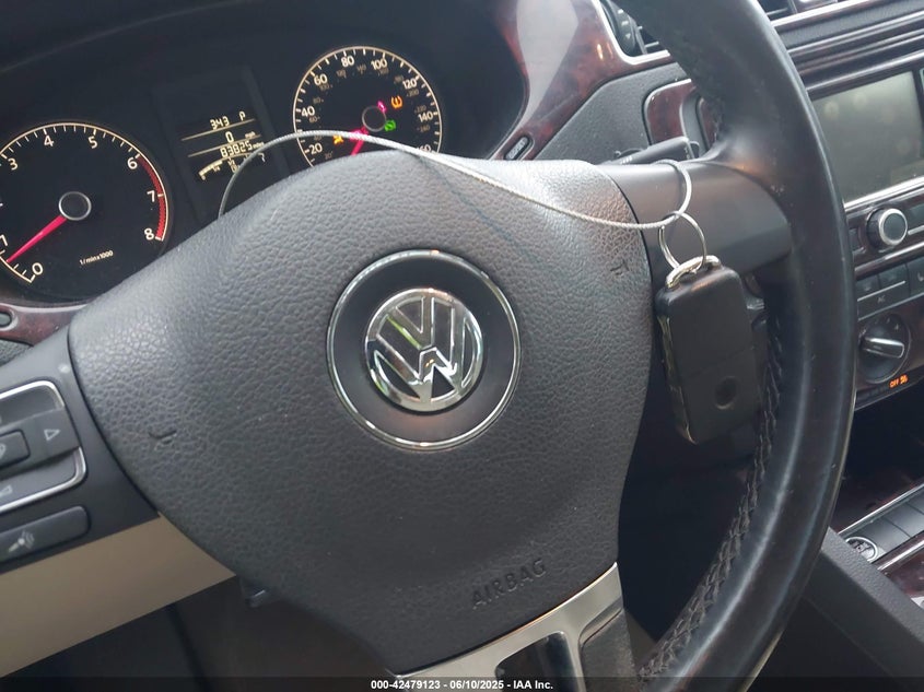 2011 Volkswagen Jetta 2.5L Sel VIN: 3VWLX7AJ0BM324748 Lot: 42479123