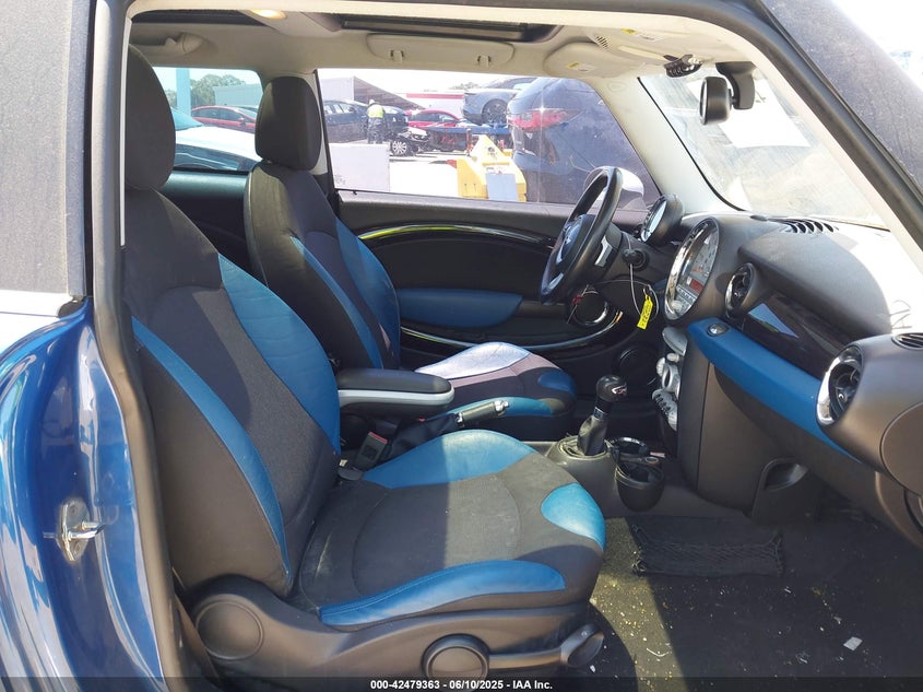 2009 MINI COOPER HARDTOP VIN: WMWMF73539TW83496