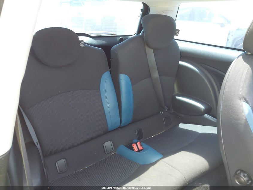 2009 MINI COOPER HARDTOP VIN: WMWMF73539TW83496