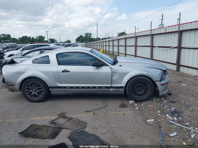 2005 Ford Mustang V6 Deluxe/V6 Premium VIN: 1ZVFT80N855139652 Lot: 42479548