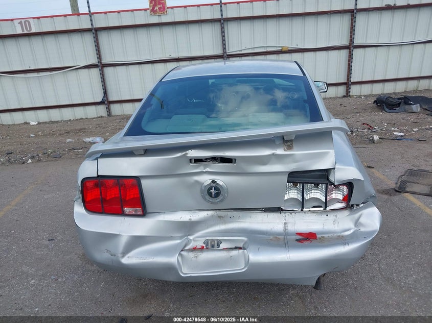 2005 Ford Mustang V6 Deluxe/V6 Premium VIN: 1ZVFT80N855139652 Lot: 42479548