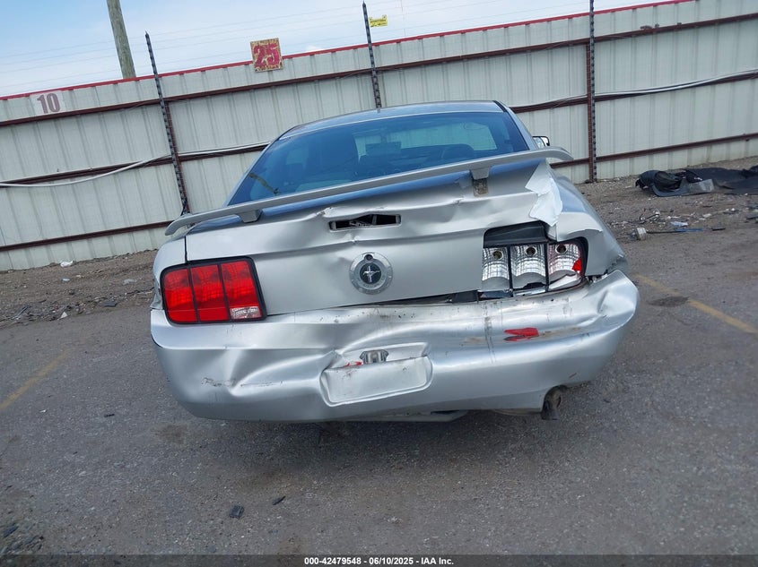 2005 Ford Mustang V6 Deluxe/V6 Premium VIN: 1ZVFT80N855139652 Lot: 42479548