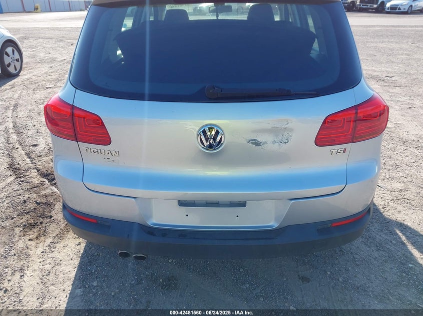 2017 VOLKSWAGEN TIGUAN VIN: WVGAV7AX5HK001067