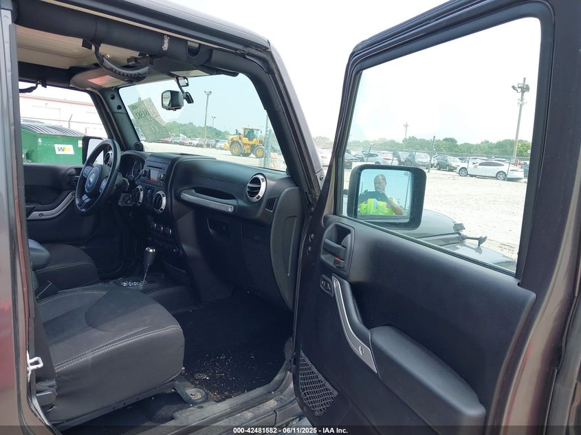 2014 JEEP WRANGLER UNLIMITED SAHARA - 1C4BJWEG1EL224771