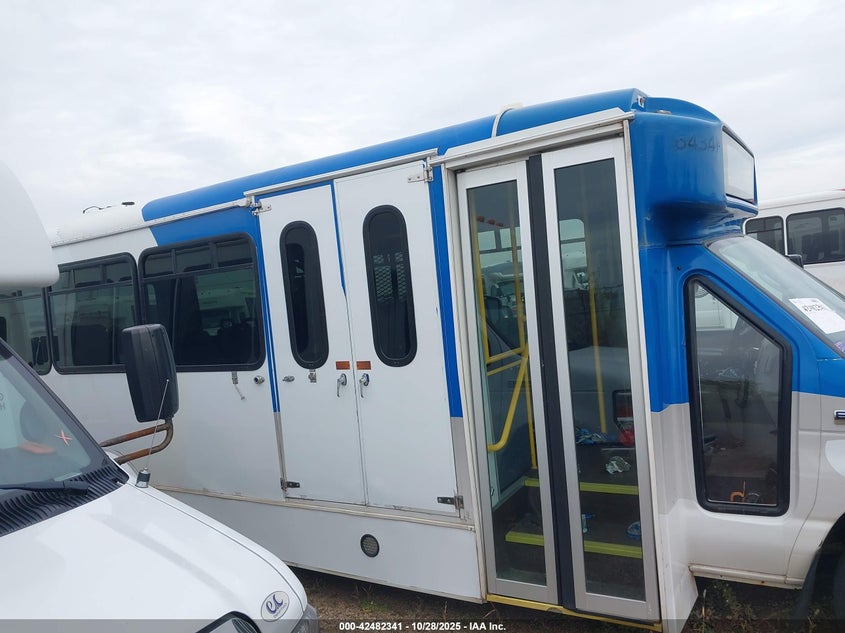 2017 Ford E-450 Cutaway VIN: 1FDFE4FS6HDC77733 Lot: 42482341