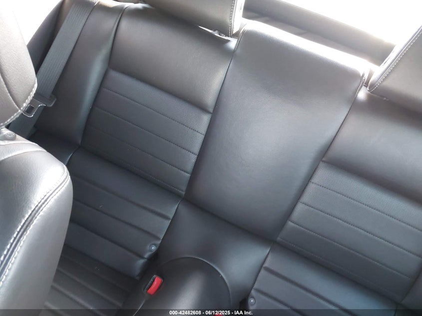 2014 Ford Mustang V6/V6 Premium VIN: 1ZVBP8EMXE6266387 Lot: 42482608