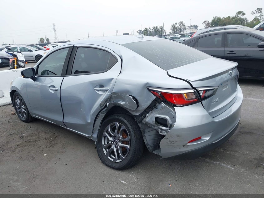VIN 3MYDLBYV8KY523698 2019 TOYOTA YARIS LE