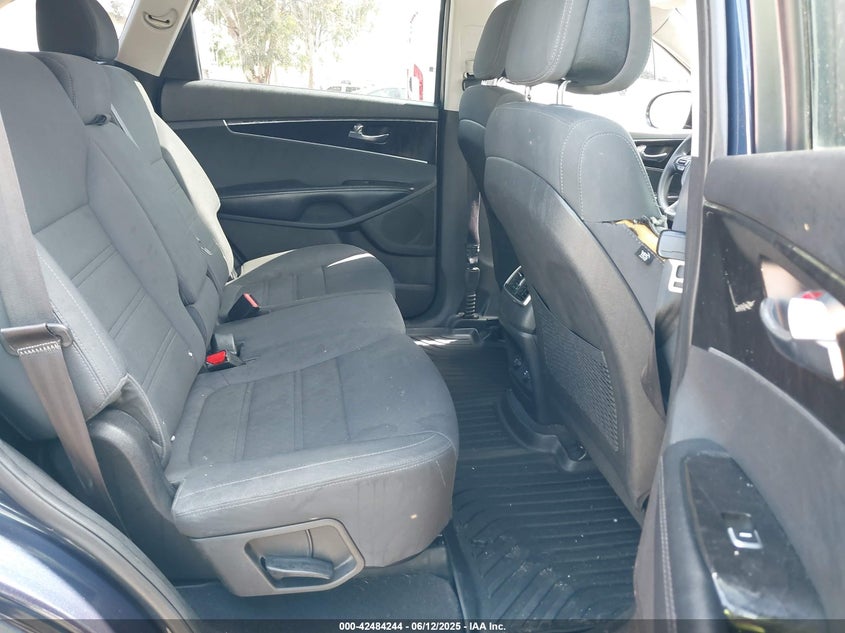 2016 KIA SORENTO VIN: 5XYPG4A54GG016749