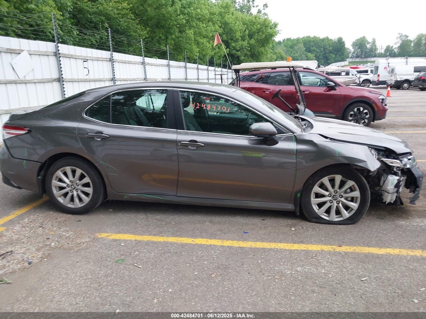 2018 TOYOTA CAMRY LE - 4T1B11HK6JU641600