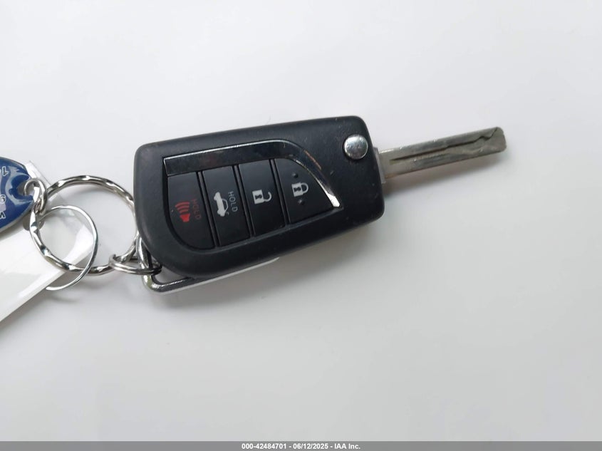 2018 TOYOTA CAMRY LE - 4T1B11HK6JU641600