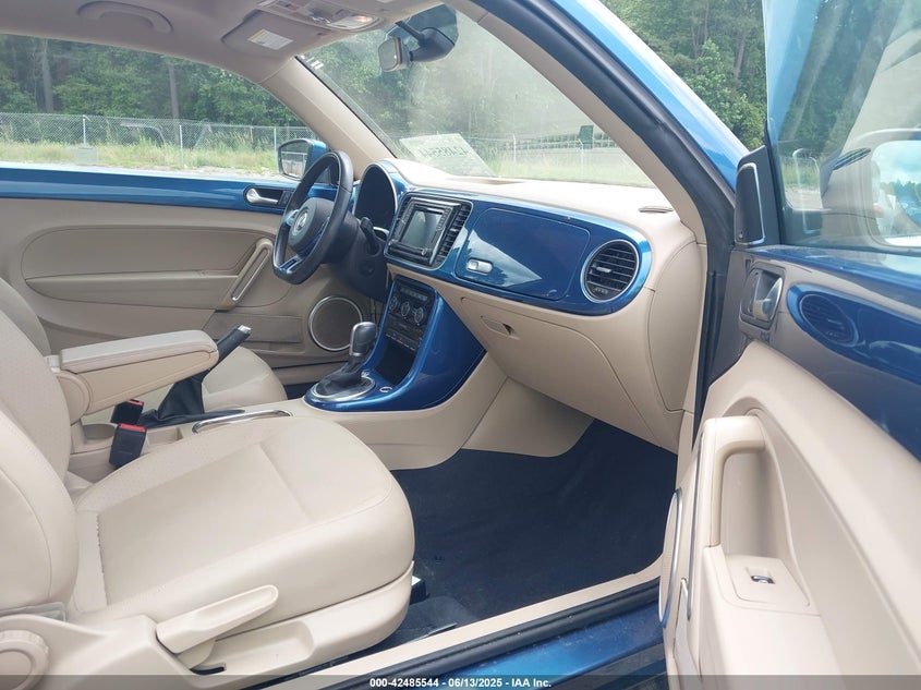 2019 VOLKSWAGEN BEETLE 2.0T SE - 3VWJD7AT2KM711920