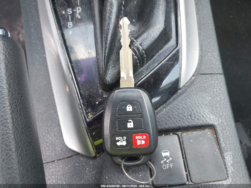 2015 TOYOTA COROLLA LE - 2T1BURHEXFC242245