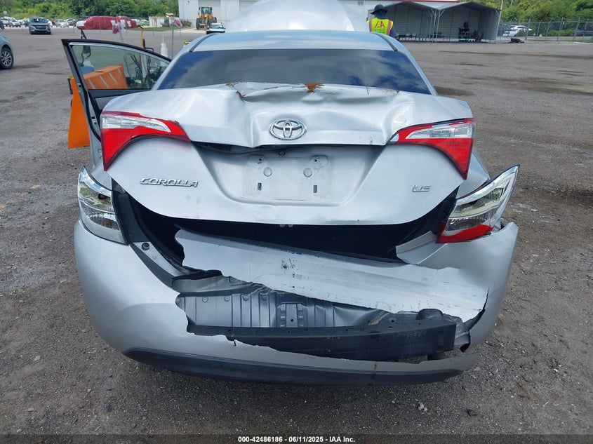 2015 TOYOTA COROLLA LE - 2T1BURHEXFC242245