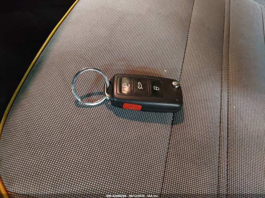 2016 VOLKSWAGEN BEETLE 1.8T DUNE - 3VWS17AT0GM621749